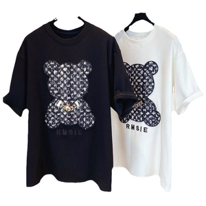 T-shirts classiques en coton noir et blanc avec ours brodé et chaîne dorée