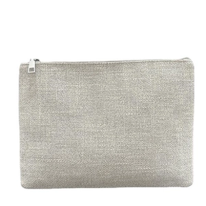 Détail de la pochette intérieure en toile avec tissu texturé et zip métallique