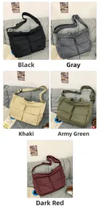 Vue détaillée des sacs fourre-tout rétro en toile en cinq couleurs avec deux poches