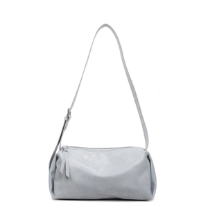 Hellblaue weiche Leder-Zylindertasche in Kissenform mit verstellbarem Riemen und Schrift