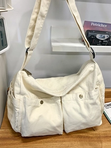 Retro-Canvas-Umhängetasche in Beige mit Fronttaschen und verstellbarem Schultergurt
