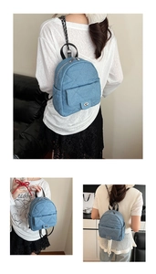 Vue triple d'un mini sac à dos en denim bleu avec motif matelassé et chaînes argentées