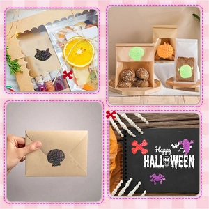 Adesivi olografici di Halloween con motivi di fantasmi usati su confezioni regalo