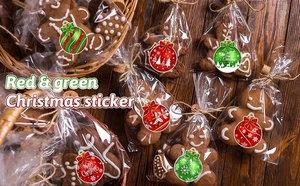Autocollants de Noël ronds avec flocons et Merry Christmas sur emballage biscuit
