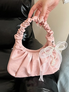 Sac nuage plissé rose brillant avec pendentif nœud en maille et perles sac à main