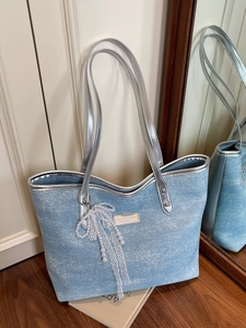 Borsa Tote da Donna Grande Capacità Texture Denim Moda Manici Metallici Argento Borsa a Spalla Con Pendente Fiocco Perla Artificial