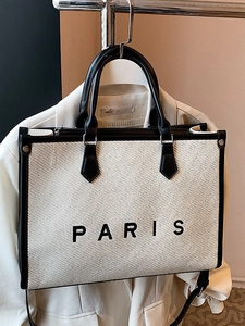 Borsa tote in tela con finiture in pelle nera e stampa Paris su blazer bianco