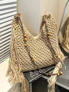 Sac cabas tissé bohème ajouré avec franges et bandoulière en perles de bois