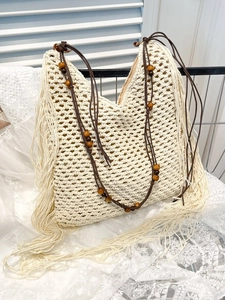 Sac fourre-tout au crochet bohème avec longues franges et bandoulière en perles de bois