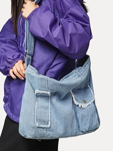 Grand sac cabas en denim bleu clair avec poche vintage effilochée pour femmes de style