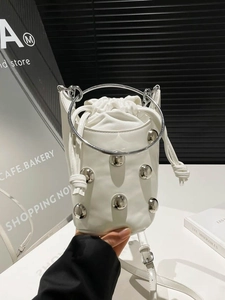 Sac Seau à Rivets pour Femmes Mode Cuir PU Poignée en Anneau Métallique Cordon Epaule Bandoulière Sac à Main Casual Chic