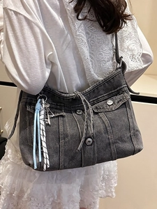 Sac fourre-tout vintage en denim gris foncé lavé avec poches et breloque tressée