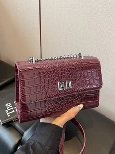 Elegant burgundy crocodile texture chain square bag with silver metal rotating lock