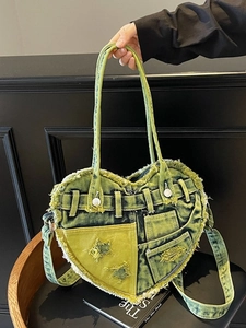 Herzförmige Jeans-Schultertasche mit Schnallen und Fransen im Vintage-Wasch-Stil