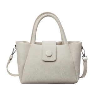 Minimalistische cremeweiße Beuteltasche aus genarbtem Leder mit Silberbeschlägen