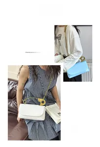 Détail du petit sac carré avec poignée en épingle à nourrice dorée et bandoulière en chaîne