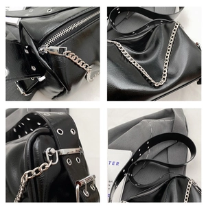 Sac bandoulière noir tendance en similicuir avec chaînes argentées et détails cloutés