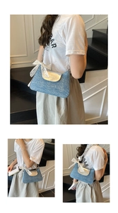 Détail du sac baguette en jean vintage avec fermoir magnétique argenté et nœud en dentelle blanche