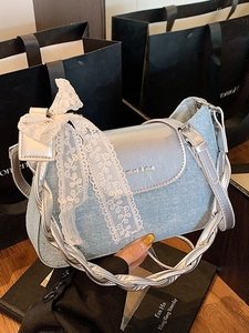 Sac Sous le Bras en Cuir PU Texture Denim Rétro pour Femmes Sac à Bandoulière Vintage avec Nœud en Dentelle et Strass Sac à Main