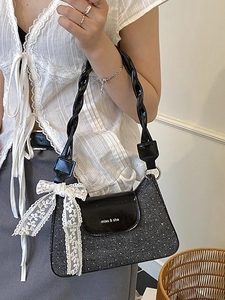 Sac baguette en denim rétro avec nœud en dentelle blanche et bandoulière