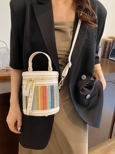 Sac seau tissé arc-en-ciel avec garniture en cuir crème et détails en métal doré