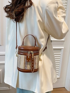 Sac seau tissé élégant avec poignées en cuir et bandoulière réglable pour femme chic