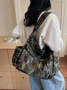 Large camouflage canvas crossbody bag for women, perfect for daily casual or commuting wear