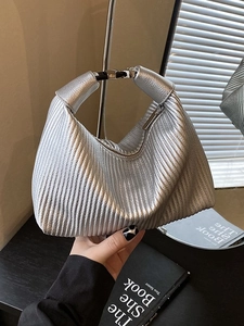 Sac à main demi-lune plissé argenté en cuir métallisé avec poignée pour femme