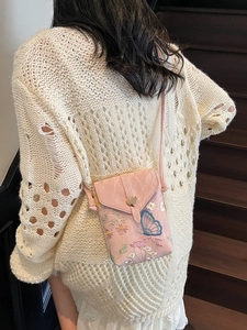 Pink lace marble-textured phone crossbody bag with butterfly embroidery and heart buckle