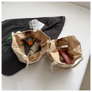 Détail de l'ensemble de sacs de plage tissés avec doublure et grande capacité de stockage