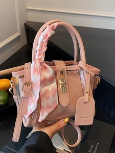 Sac seau en PVC rose avec poignée en foulard de soie et bandoulière réglable femme