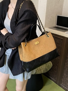 Retro two-tone quilted chain shoulder bag with gold twist lock and diamond stitching