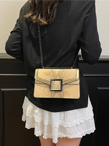 Sac bandoulière marron doré à motif serpent avec boucle dorée et chaîne noire