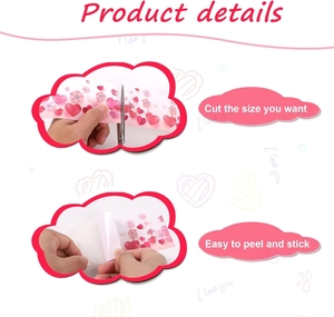 Dettaglio del retro autoadesivo e degli adesivi decorativi con cuori rosa facili da tagliare