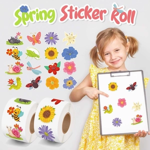 Rouleau de 500 autocollants de printemps avec fleurs et insectes pour sceller les cadeaux