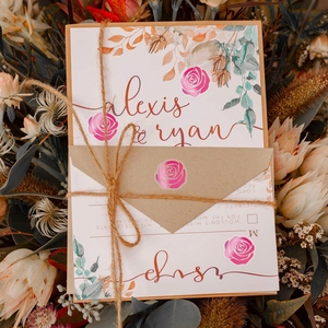 Set cancelleria per matrimonio con motivi di rose e scritte in lamina d'oro rosa