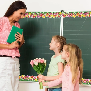 Colorful floral bulletin board border stickers featuring tulips for classroom decoration
