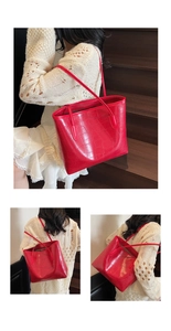 Détail d'un cabas rouge à texture crocodile et longues bretelles pour un usage quotidien