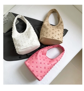 Trois sacs fourre-tout élégants avec décorations florales 3D en blanc, rose et kaki