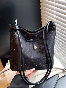 Sac seau noir chic avec nœud papillon, motif à pois et pendentif perle élégant