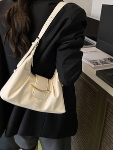 Sac sous les bras rétro français plissé blanc crème avec boucle en métal doré chic