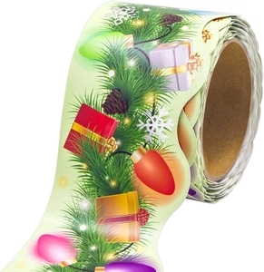Vue détaillée du bord de bordure de Noël autocollant avec motifs festifs de sapins de Noël
