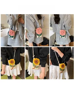 Vues détaillées de sacs en tricot avec tournesols et roses portés avec diverses tenues