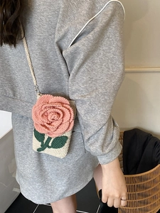 Petit sac bandoulière mignon en crochet fait main pour fille avec motif fleur 3D