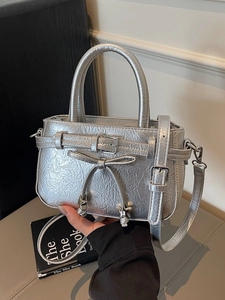 Sac à Main Femme en Cuir PU Plissé Avec Nœud Et Pendentif Étoile Petit Sac à Bandoulière Carré Métallique Sac Téléphone