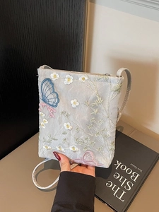 Petit Sac Bandoulière Vintage pour Femmes Broderie Papillon Fleur en Cuir PU Mini Sac Seau Élégant Sac à Main de Mode