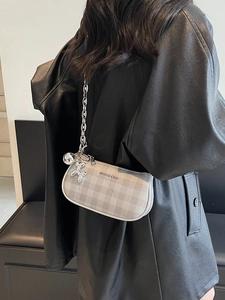 Sac sous le bras à carreaux tendance avec bandoulière chaîne et breloque chien