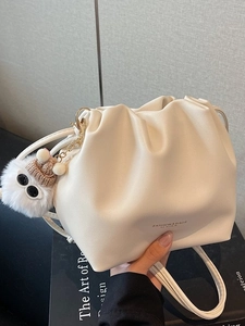 Fashionable off-white pleated bucket bag in premium leather with cute plush charm