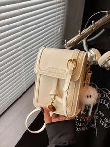 Minimalistische PU Leder Handytasche Zum Umhängen Für Damen Mit Plüsch Anhänger Modische Pendler Kleine Quadratische Umhängetasche