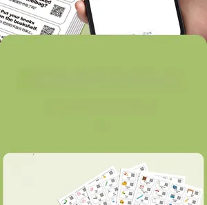 Détail d'autocollants d'apprentissage de l'anglais avec codes QR pour l'audio et phrases
